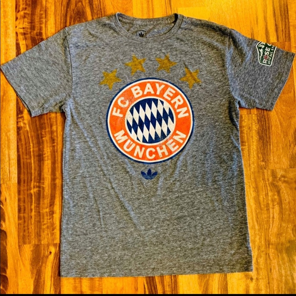 FC Bayern Munchen T-Shirt Size Small